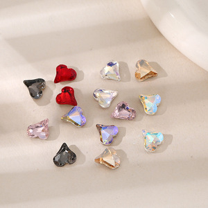 Strass 3D en forme de cœur colorés pour nail art, 8x9mm, dos plat, accessoires de bijoux DIY scintillants - Product Image 1