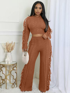 Completo da donna in maglia con frange, maglione a maniche lunghe e pantaloni a zampa abbinati - Product Image 3