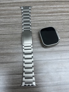 Cinturino Keepwin <span class=keywords><strong>per</strong></span> Smartwatch in Titanio Grado II con Fibbia Resistente, Cinturino Metallico <span class=keywords><strong>per</strong></span> <span class=keywords><strong>Apple</strong></span> IWatch 9 8 <span class=keywords><strong>Ultra</strong></span> 2 <span class=keywords><strong>Ultra</strong></span> 1 - Product Image 4