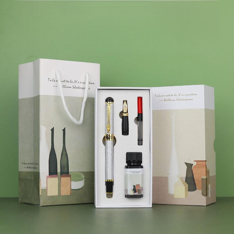 Stylo plume argenté + accessoires pour plume apparente
