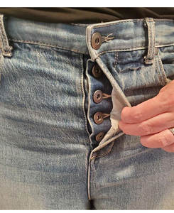 جينز نسائي بمقاسات كبيرة، بنطلون جينز ضيق مخصص للنساء بخصر متوسط، مصنوع من السباندكس/القطن المغسول، متوفر بالجملة - Product Image 6