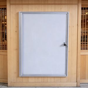 Tableau d'affichage mural de qualité professionnelle avec porte transparente et serrure à clé pour une protection sécurisée des contenus - Product Image 1