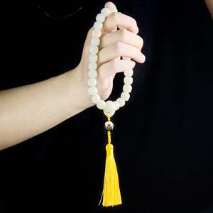 สร้อยข้อมือรากบอดีลายเงาดอกบัวพร้อมพู่ดอกบัว เครื่องประดับทางศาสนาสำหรับทุกเพศ - Product Image 3