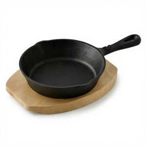 Plat chauffant élégant en bois et métal pour la présentation de plats chauds à la maison, en cuisine, en hôtel, en restauration et pour une expérience culinaire raffinée - Product Image 1