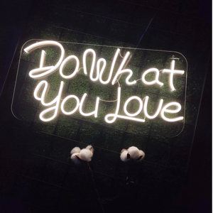 Letrero Acrílico con Letras de Neón para Salón de Belleza con Iluminación Suave y Elegante - Product Image 3