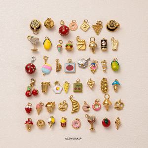 Dijes de Dulces | Colgantes de Postre en Acero Inoxidable con PVD de Oro de 18K y Esmalte | Comida y Bebida: Cupcake, Dona, Helado, Pastel, Cola - Product Image 2