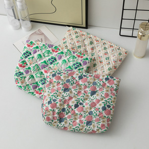Bolsa <span class=keywords><strong>de</strong></span> Maquillaje Acolchada con Estampado Floral Pequeño Vintage, Bolsa <span class=keywords><strong>de</strong></span> Cosméticos Portátil, Organizador <span class=keywords><strong>de</strong></span> Artículos <span class=keywords><strong>de</strong></span> Aseo Diario para Damas - Product Image 2