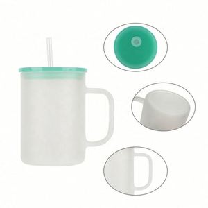 Vente en gros de tasses à bière en forme de canette, sublimées, 15 oz, transparentes dépolies à dégradé, avec couvercle coloré et paille en verre - Product Image 3