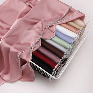 ผ้าพันคอชีฟองสีพื้นแฟชั่นใหม่ ประดับคริสตัลสีดำและมุก พร้อมสายโซ่ทองแดง ระบายอากาศได้ดี แห้งเร็ว เหมาะสำหรับผู้หญิงมุสลิมในช่วงฤดูร้อน - Product Image 4