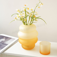 Vase à fleurs de table en verre borosilicate fait main, style Art déco, glaçure pigmentée, vert, rayures verticales, forme irrégulière, nouveau
