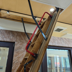 <span class=keywords><strong>Escalera</strong></span> Telescópica Plegable <span class=keywords><strong>de</strong></span> <span class=keywords><strong>Madera</strong></span> Maciza Moderna y Ligera para Exteriores <span class=keywords><strong>con</strong></span> Peldaños Antideslizantes, Capacidad <span class=keywords><strong>de</strong></span> Carga <span class=keywords><strong>de</strong></span> 200 kg, para Uso en Hoteles - Product Image 2