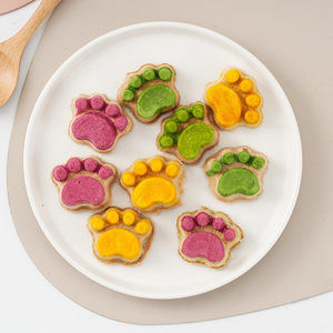 Assortiment <span class=keywords><strong>de</strong></span> friandises lyophilisées pour animaux <span class=keywords><strong>de</strong></span> compagnie : Cœur <span class=keywords><strong>de</strong></span> lapin, Carotte, Os <span class=keywords><strong>de</strong></span> viande crue, Friandises en forme <span class=keywords><strong>de</strong></span> patte <span class=keywords><strong>de</strong></span> chat pour chats et chiens - Product Image 1