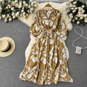 Nouvelle robe en mousseline de soie à imprimé floral pour femmes, robe rétro à manches courtes, taille nouée, robe midi à col en V, vêtements contrastés pour femmes - Product Image 2