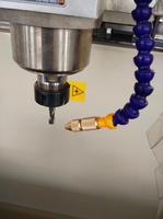 Máquina CNC de fresado y taladrado de perfiles de aluminio con husillo refrigerado por aire para mecanizado de ranuras y orificios de llave, de alta velocidad, compacta y robusta