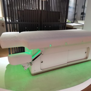 Muebles de salón de Spa de madera de alta calidad, cama de pestañas faciales, mesa de masaje térmico, mesa de tratamiento de belleza eléctrica con luz Led - Product Image 2