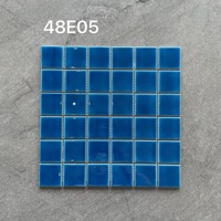 Foshan marque carré glace craquelée vert mosaïque en céramique 48x48mm fantaisie bleu foncé conceptions étanche à l'eau luxe hôtel piscine carrelage