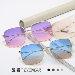 Gafas de sol cuadradas de metal con montura completa dorada, anti UV, unisex, para moda, viajes, conducción y fiestas. - Product Image 2
