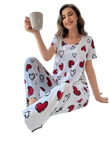 Nuevo Conjunto de Pijama para Mujer, Estampado de Corazones, Manga Corta y Pantalones Largos, Ropa de Dormir - Product Image 3