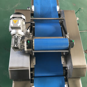 Machine à rouler les feuilles de pâte à mouler à <span class=keywords><strong>croissant</strong></span> compétitive coupe-pâte avec cinq couteaux à vendre au <span class=keywords><strong>meilleur</strong></span> prix - Product Image 6