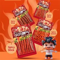 Vente en gros de collations chinoises au blé Latiao, personnalisées, exotiques, gonflées, super épicées, boîte de 30 paquets