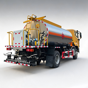 Camion pulvérisateur d'asphalte HOWO 10M3 avec réservoir isolé, épandeur automatique d'asphalte, véhicule d'entretien - Product Image 1