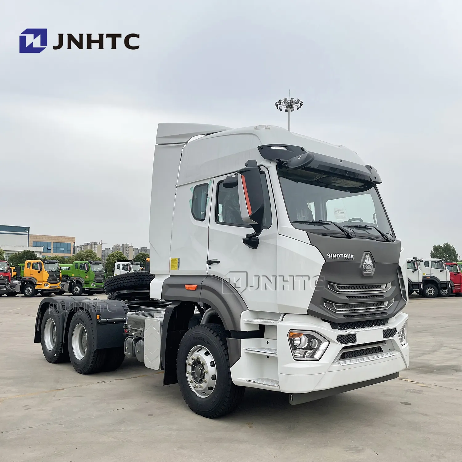 China Sinotruck Hohan Tractor Truck Head 371hp 420hp 10 Wheeler Truck Head 4X2 6X4 Tractor Truck For Sale