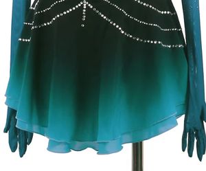 Robe de patinage artistique personnalisée tenues de robe de patinage sur glace pour femmes et filles vêtements de <span class=keywords><strong>danse</strong></span> d'entraînement dégradé vert faits à la main cristal <span class=keywords><strong>classique</strong></span> - Product Image 3
