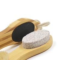Brosse de bain en bambou 4-en-1 MD Natural avec brosse exfoliante pour le dos, lime à pieds, pierre ponce et corde de suspension à long manche
