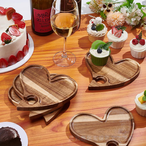 Assiettes à apéritif en bois d'acacia en forme <span class=keywords><strong>de</strong></span> cœur avec emplacement pour porte-verre à vin, petit <span class=keywords><strong>plateau</strong></span> <span class=keywords><strong>de</strong></span> service pour charcuterie, pour les faveurs <span class=keywords><strong>de</strong></span> mariage - Product Image 5