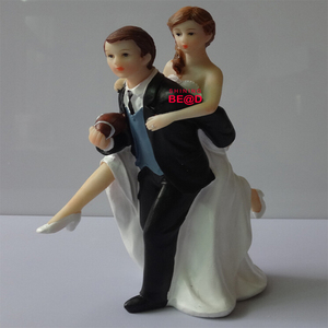 Lãng mạn chú rể piggyback cô dâu figurine bánh cưới Topper cho engagement trang trí các cặp vợ chồng ưa chuộng nhựa búp bê quà tặng kỷ niệm - Product Image 4