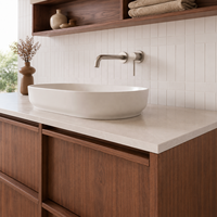 Meuble-lavabo mural moderne en noyer sur mesure avec double vasque et rangement intégré
