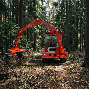 Cisaille hydraulique à bras motorisée diesel JINKE pour l'industrie forestière et la coupe d'arbres - Product Image 1