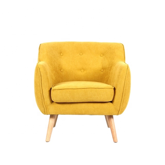 Традиционное бархатное кресло-акцент с деревянными ножками