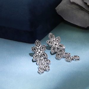 Tianyu Gems Silver-plated Gold Light Luxury, High-end <b>long</b> <b>Earrings</b> with Leaf-Shaped Tassels and Moissanite - Product Image 2