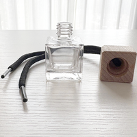 Diffuseur de parfum de voiture de 8ml Bouteille de parfum d'huile essentielle de désodorisant de 10ml avec couvercle en bois naturel
