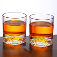 Ensemble de carafe à whisky sur le thème du golf unique, design de club de golf, bouteille en verre, 4 verres, support en bois, cadeau pour les hommes golfeurs, anniversaire