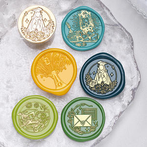 <span class=keywords><strong>Série</strong></span> de produits de <span class=keywords><strong>saison</strong></span> pour la remise des diplômes en gros : Enveloppe, Chapeau de diplômé, Uniforme de bachelier, Sceau de cire pour voyage de remise des diplômes - Product Image 1