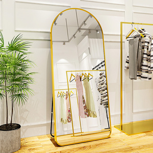 Miroir sur pied moderne doré à cadre fin et arqué, pleine longueur, pour chambre, hôtel, boutique - Product Image 2