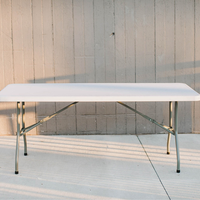 Table utilitaire pliante en plastique robuste JDZZ-22 de 6 pieds pour la restauration hôtelière, design moderne, facile à nettoyer et écologique