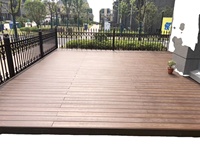 Planche de terrasse en WPC à âme creuse avec système d'interverrouillage double, imperméable, écologique, antidérapante, design moderne pour usage extérieur