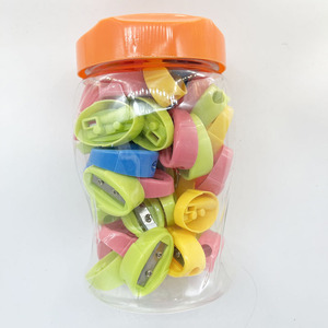 Taille-crayon en plastique en forme de mini-feuille à prix de gros pour étudiants - Product Image 1