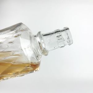 Botella <span class=keywords><strong>de</strong></span> vidrio cilíndrica <span class=keywords><strong>de</strong></span> 500ml con <span class=keywords><strong>patrón</strong></span> en forma <span class=keywords><strong>de</strong></span> diamante en relieve - Product Image 4
