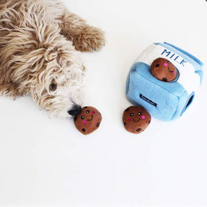 Juego de Juguetes de Peluche Interactivos de Algodón de la Mejor Calidad para Perros, Personalizado para Jugar al Escondite con Rompecabezas Sonoro con Forma de Cartones de Leche - Food Buddies Pets - Product Image 4