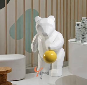 Scultura in Resina e Fibra di Vetro Personalizzata, Realistica, di <span class=keywords><strong>Orso</strong></span> Bianco Geometrico e Palla Gialla in Stile Minimalista per Arte all'Aperto - Product Image 3