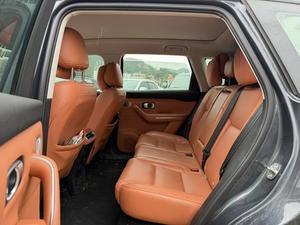 Leapmotor C10 EREV 2024 d'occasion, 210 LiDAR, conduite à gauche, autonomie EV de 210 km, système de conduite intelligent Orin-X, toit ouvrant panoramique longue portée de 1190 km, noir sur orange - Product Image 6