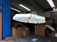 Parasol de jardin fantaisie à bras latéral robuste, parasol de patio extérieur avec logo, parasol de piscine de luxe commercial en acier de 9 pieds
