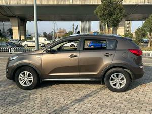 <span class=keywords><strong>Kia</strong></span> Sportage, Caja de Cambios Automática, Motor L4 de 100HP, Asientos de Cuero, Neumáticos R18, Volante a la Izquierda, con Cámara Trasera, Interior Oscuro - Product Image 6