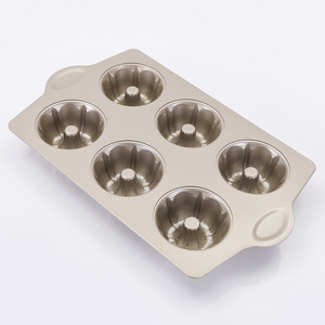 แม่พิมพ์โดนัทเหล็กกล้าคาร์บอนเคลือบสารกันติด 6 ช่อง สำหรับอบเค้ก คัพเค้ก ใช้กับเตาอบได้ - Product Image 1