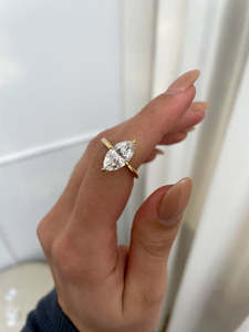 Bagues de fiançailles en or jaune massif 18K, bagues de fiançailles en diamant de laboratoire de taille marquise, bague en diamant solitaire à pointe d'aigle de luxe, OEM ODM - Product Image 4