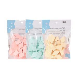 Éponge de maquillage en forme de diamant Lmltop, lot de 25, en polyuréthane hydrophile, utilisation humide ou sèche, pour l'application de fond de teint sur le visage - Product Image 3